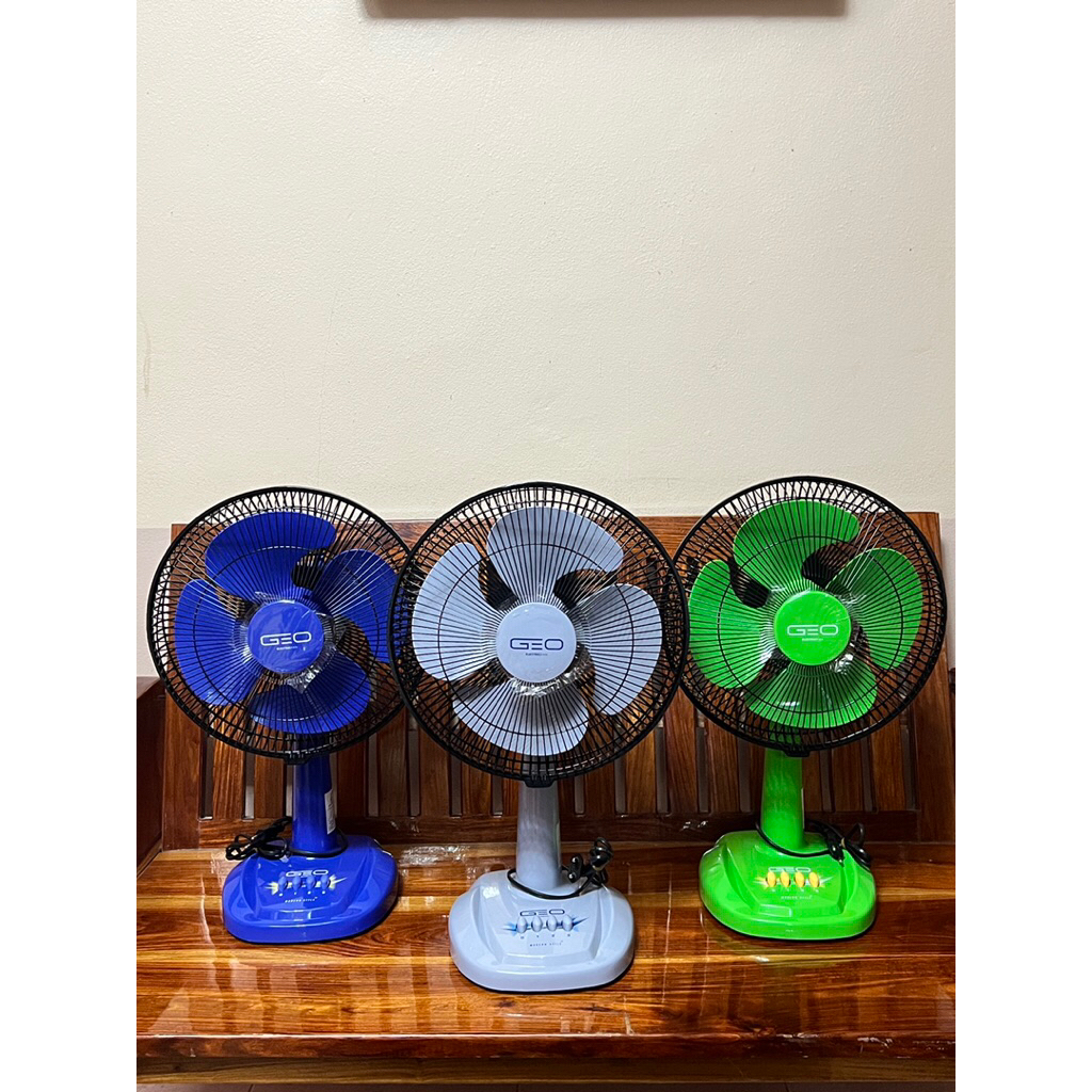 พัดลมGeo 12 นิ้ว ตั้งโต็ะ   ขาสี  4 ใบพัด มาตรฐาน มอก 934-2558 3สีให้เลือก(สินค้าพน้อมจัดส่ง)