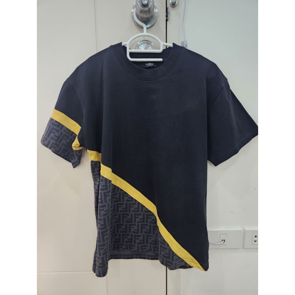 เสื้อยืดสีดำ   Fendi