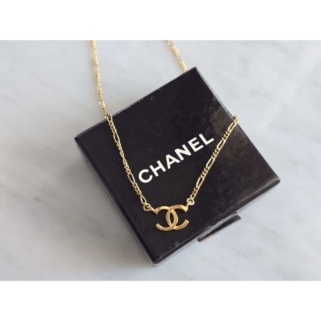 CHANEL VINTAGE CC LOGO NECKLACE