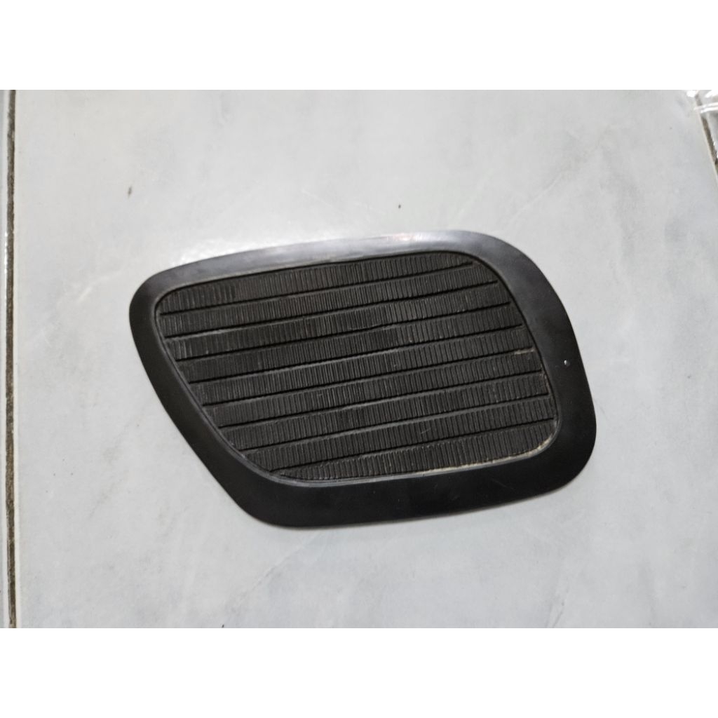 ยางข้างถังน้ำมัน ข้างซ้าย แท้ใหม่ญี่ปุ่น Honda Sport S50 S65 CS65 CF130