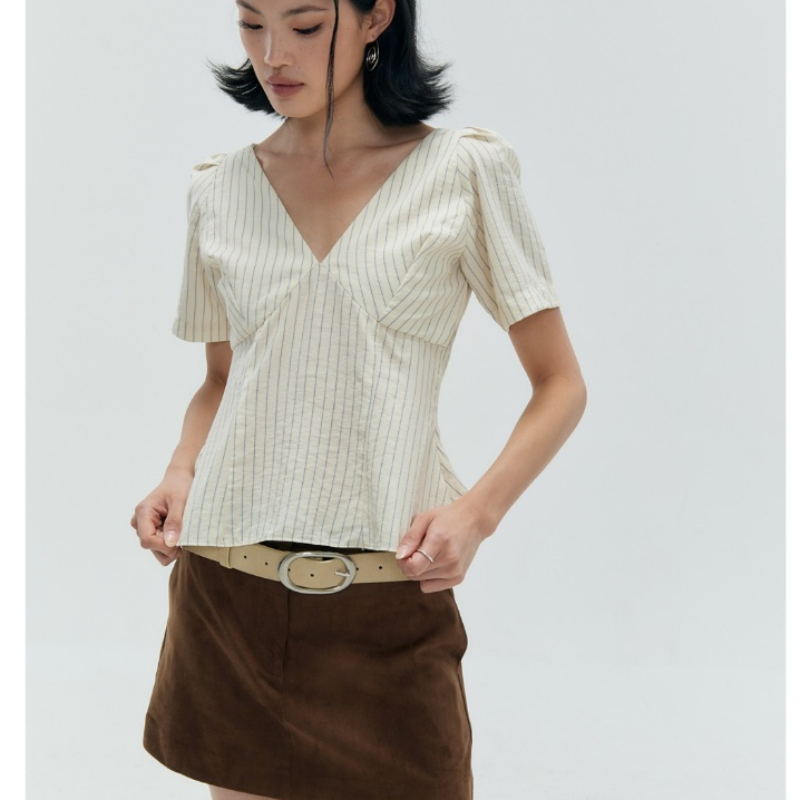 tresmade เสื้อคอวีผ้าเกาหลี Uni V-neck Ruffle Top