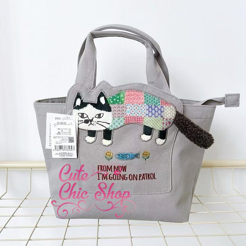 กระเป๋า Kusuguru จากญี่ปุ่น  ปักลายแมว แบบหิ้ว มีซิปปิด น้ำหนักเบา น่ารักมากๆค่ะ สินค้าพร้อมส่งจากไทยค่ะ - รูปที่ 2