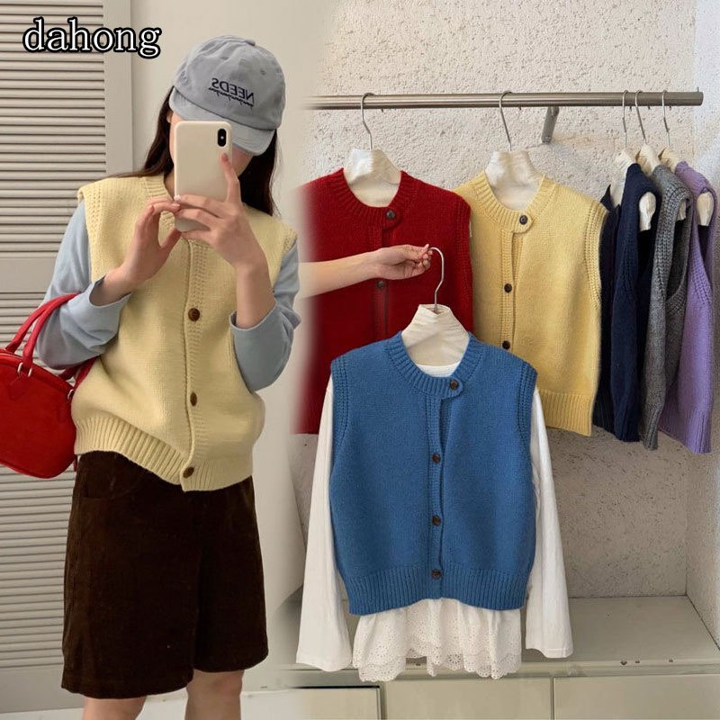 Dahong  เสื้อกั๊กไหมพรม เสื้อสเวตเตอร์ถักผู้หญิง ผ้าใส่สบาย ทรงสวยมาก สายคาเฟ่ต้องมีติดตู้ค้าาา ดูปุ่มแฟชั่น มี8สี  D651
