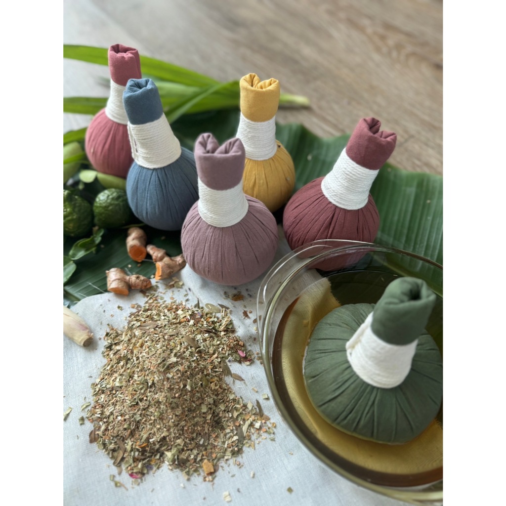 ลูกประคบตัวผสมดอกไม้สยามอโรมา Aroma Herbal Ball Siam Aroma ลูกประคบสมุนไพรไทย