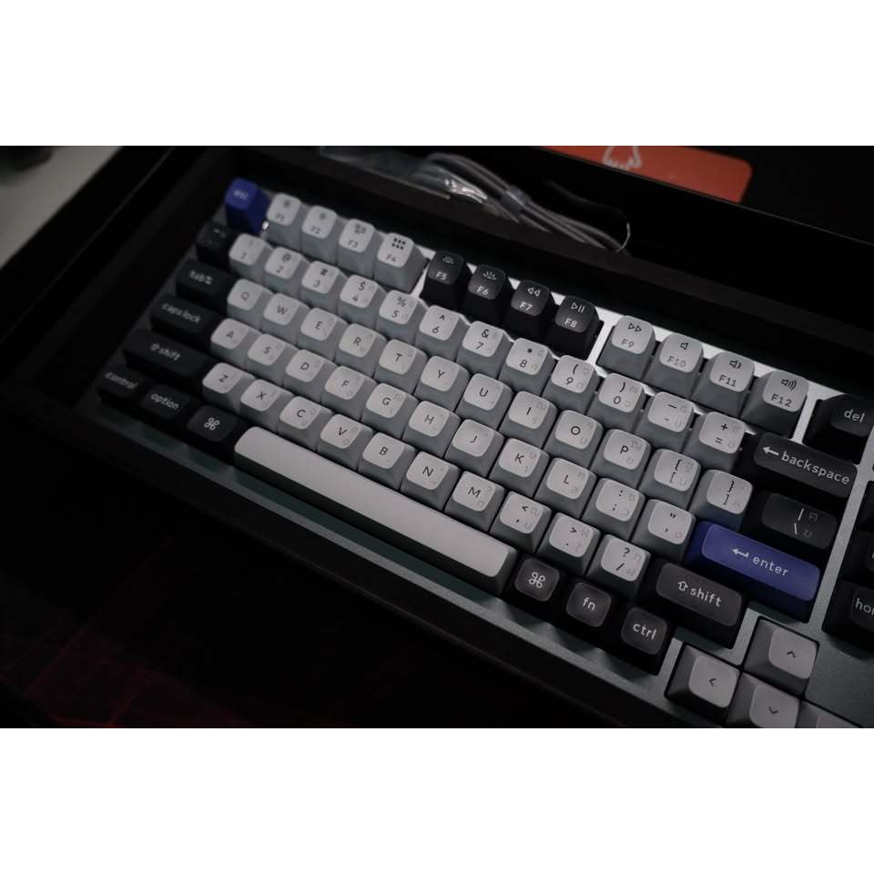 Keychron Q1 Pro คีย์บอร์ดกลไกไร้สาย 75% พร้อมสวิตช์เปลี่ยนได้และไฟ RGB