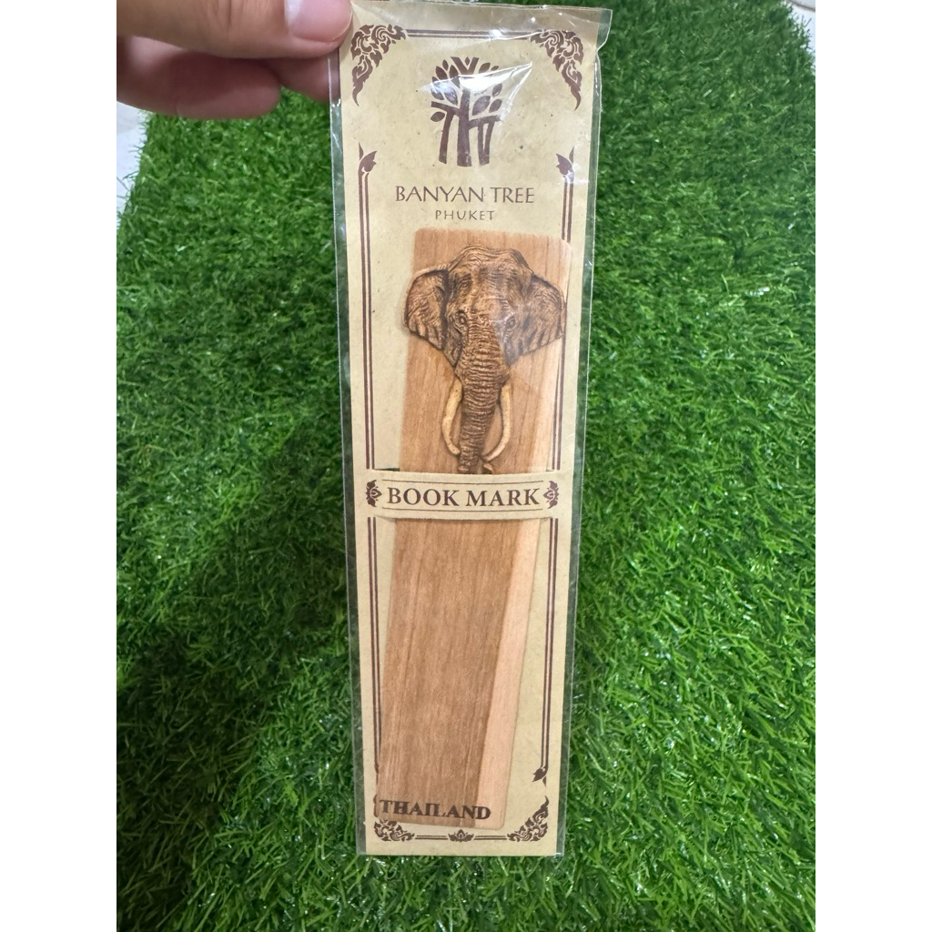 ที่คั่นหนังสือไม้แกะ หัวช้างเรซิ่น “BANYAN TREE PHUKET”