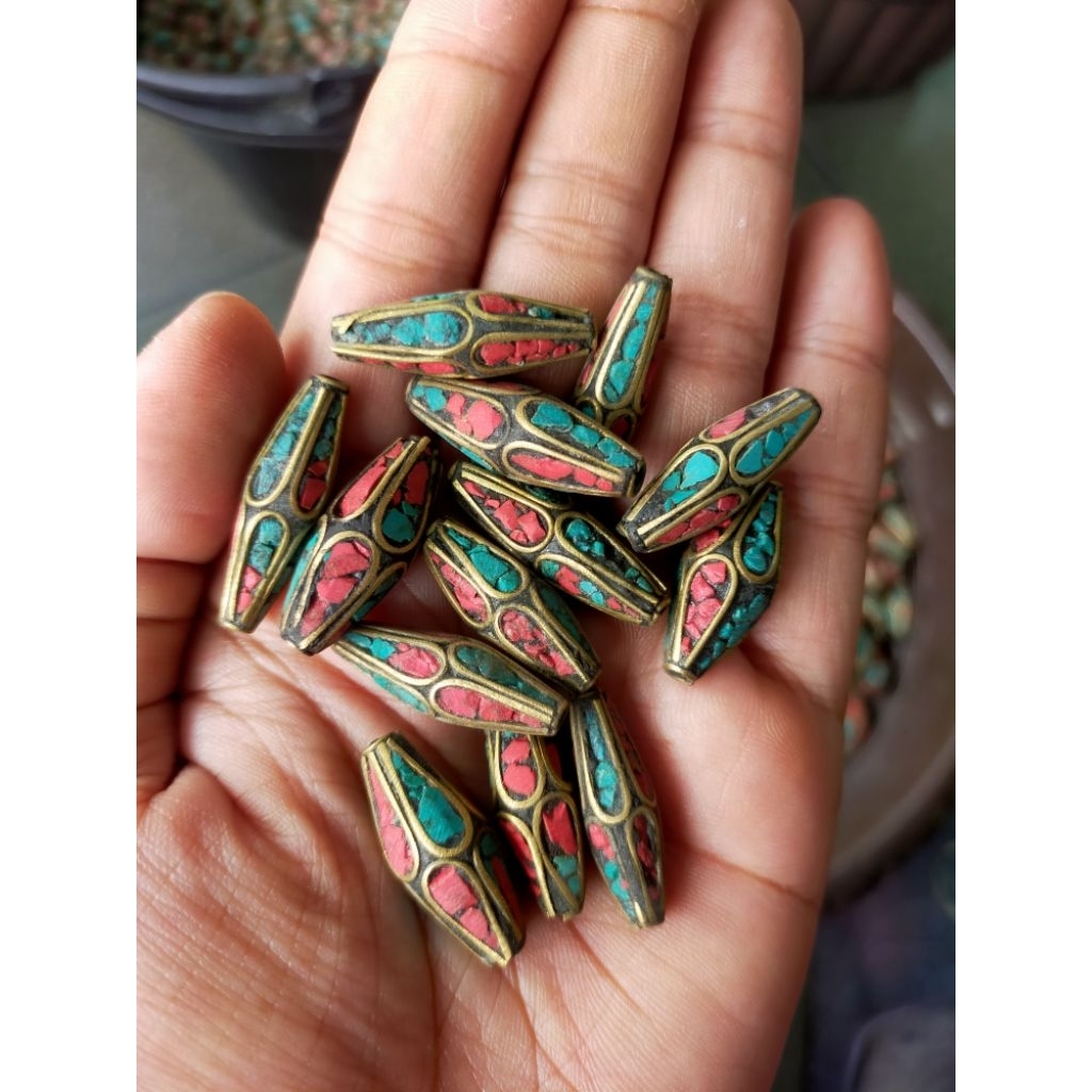 ลูกปัดธิเบต/เนปาล ทรงเมล็ดข้าวเปลือก ราคาเม็ดละ 25 บาท
