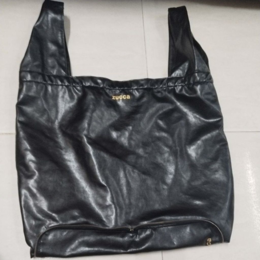 กระเป๋าสะพายข้าง zucca