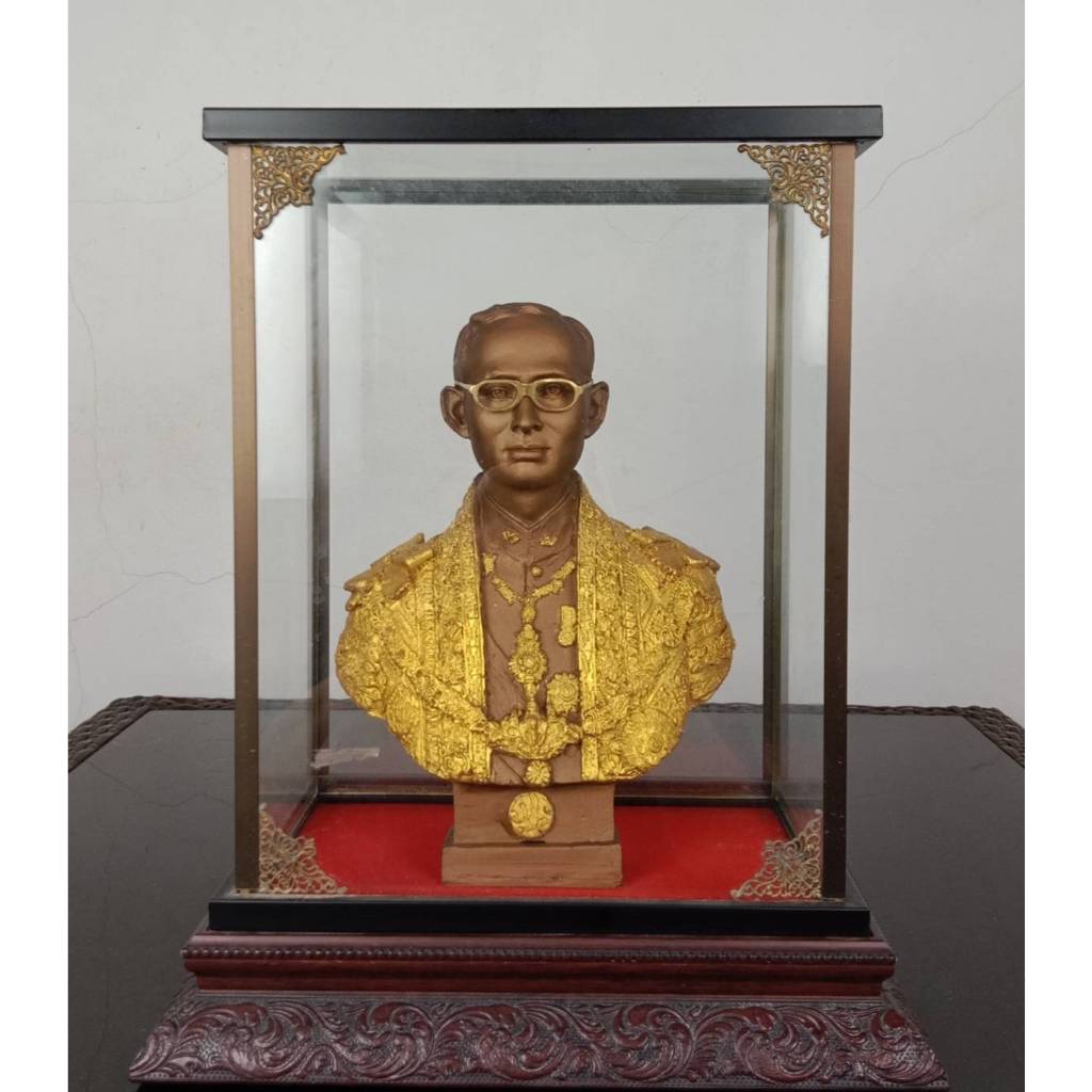 557.พระบรมรูปหล่อครึ่งพระองค์ในหลวงรัชกาลที่9 พระบาทสมเด็จพระปรมินทรมหาภูมิพลอดุลยเดช พร้อมกรอบกระจก