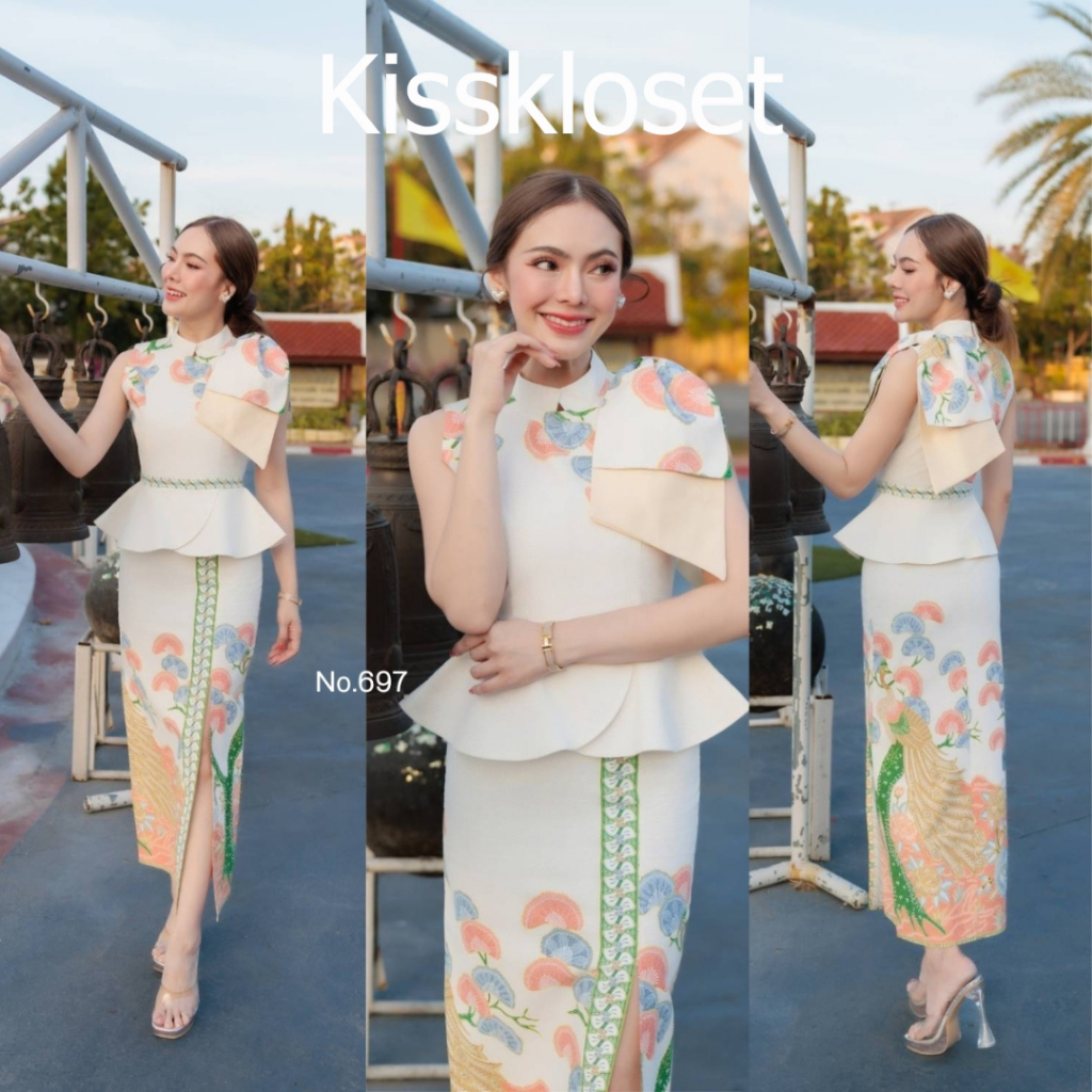 ชุดเดรสผ้าปาเต๊ะลายนกยูง โบว์ไหล่ แต่งระบายเอวพลางหุ่นสุดๆ งานผ่าหน้า งานอัดกาวทั้งชุด ซิปซ่อนด้านหลัง (S-2XL) KS697