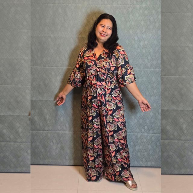 Passara Basic จัมพ์สูทยาวคอวี สีเขียวขี้ม้า [LILY]