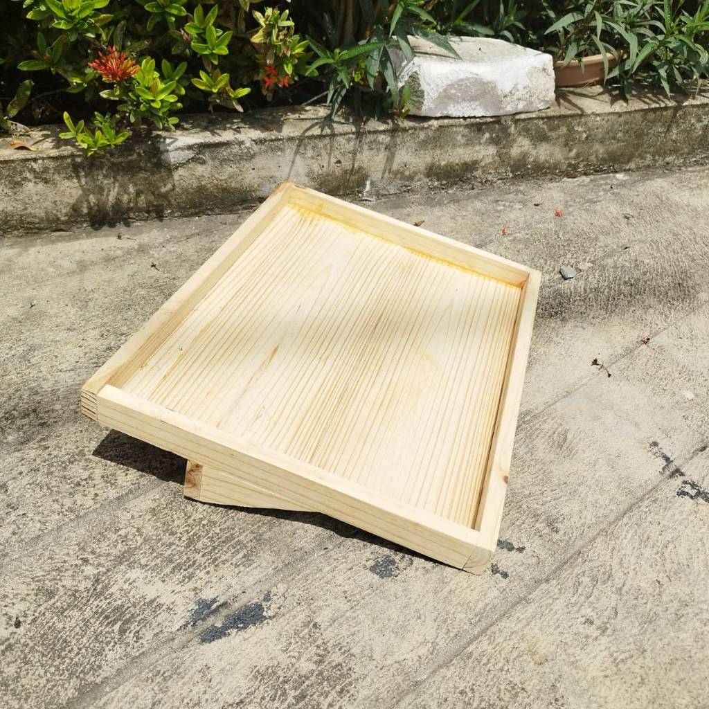 ถาดสโลบ ถาดเอียง ถาดไม้สน ถาดมีขาตั้ง โชว์สินค้า