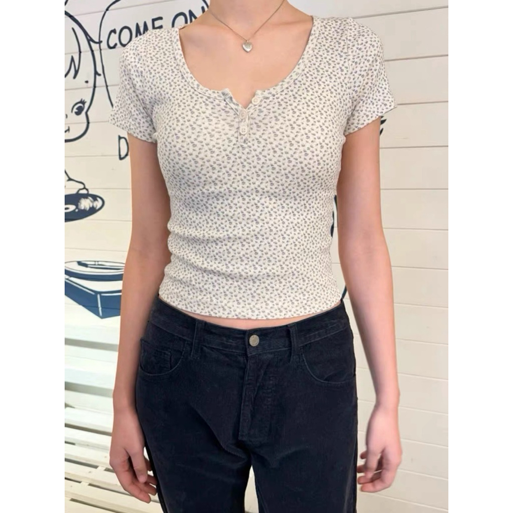 (พร้อมส่งจากไทย 🇹🇭 READY TO SHIP) Brandy Melville ของแท้ 100% Zelly Floral Top New with tag 🏷️