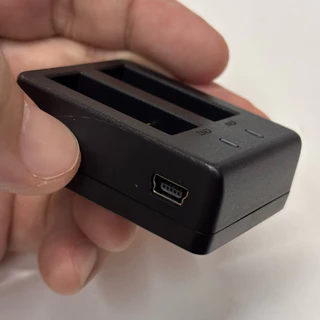 ส่งด่วน SJ แท่นชาร์จคู่ แบตเตอรี่ SJCAM SJ4000 AIR SJ5000 4K eken H9 H9R Yi Discovery charger