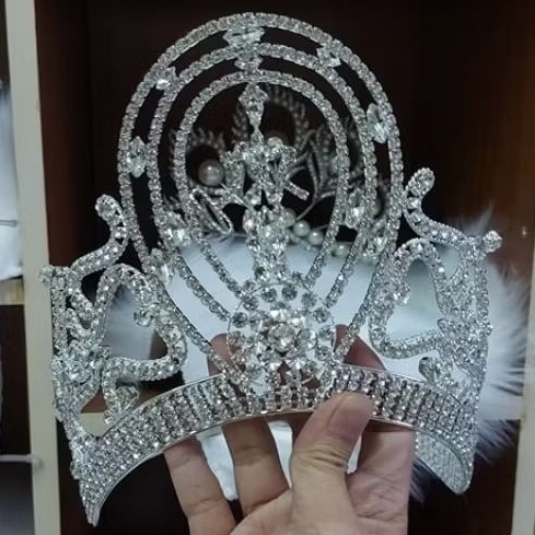 Miss Universe Classic Crown รุ่นฐานโค้ง