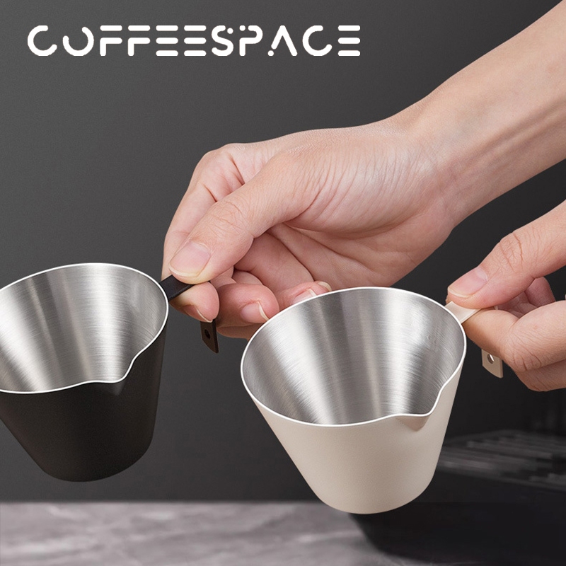 ถ้วยตวงกาแฟโซ่สแตนเลสพร้อมสเกล ด้วยมาตราส่วนวัด แฮนเดล Coffee Measuring Cup 100ML