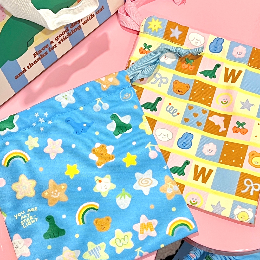 Drawstring bag ถุงหูรูดสติ๊กวิทมี ใส่ของกุ๊กกิ๊ก มี2ลายให้เลือก เท๊ดดี้  ไดโน บิงบิงมอลทีส | Stickwithme4ev