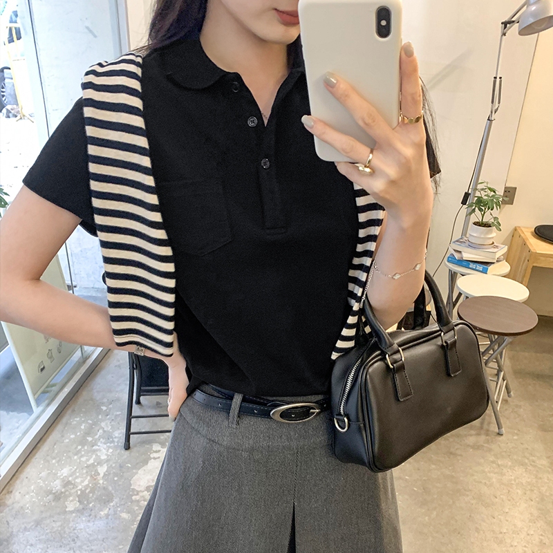 cherryshop พร้อมส่ง เสื้อโปโลแขนสั้นแฟชั่นสไตล์เกาหลีเรียบง่ายสำหรับผู้หญิง กระดุมหน้า ผ้าเนื้อนุ่ม แฟชั่นย้อนยุค - รูปที่ 2