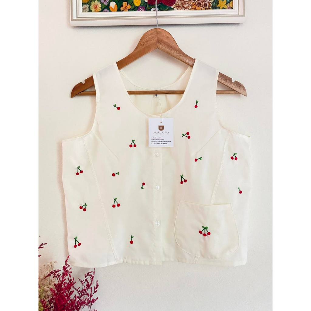 เสื้อแขนกุดกระดุมหน้า 4 เม็ด ปักมือลายน่ารัก ถักโครเชต์รอบตัวสวยๆ