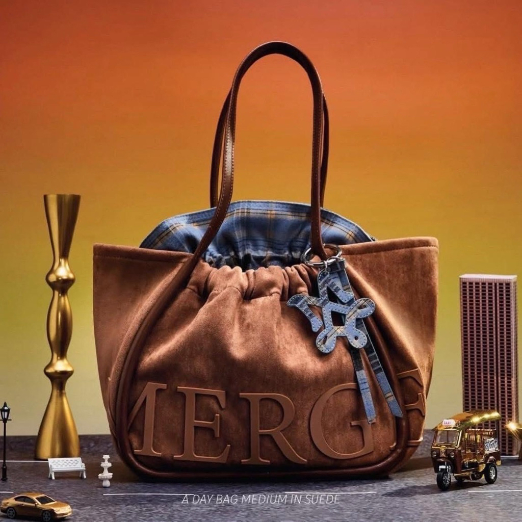 หมดค่ะ!![✨พรีรอบกด30/6]A Day Bag Medium’ in suede (Limited Edition – June Only)