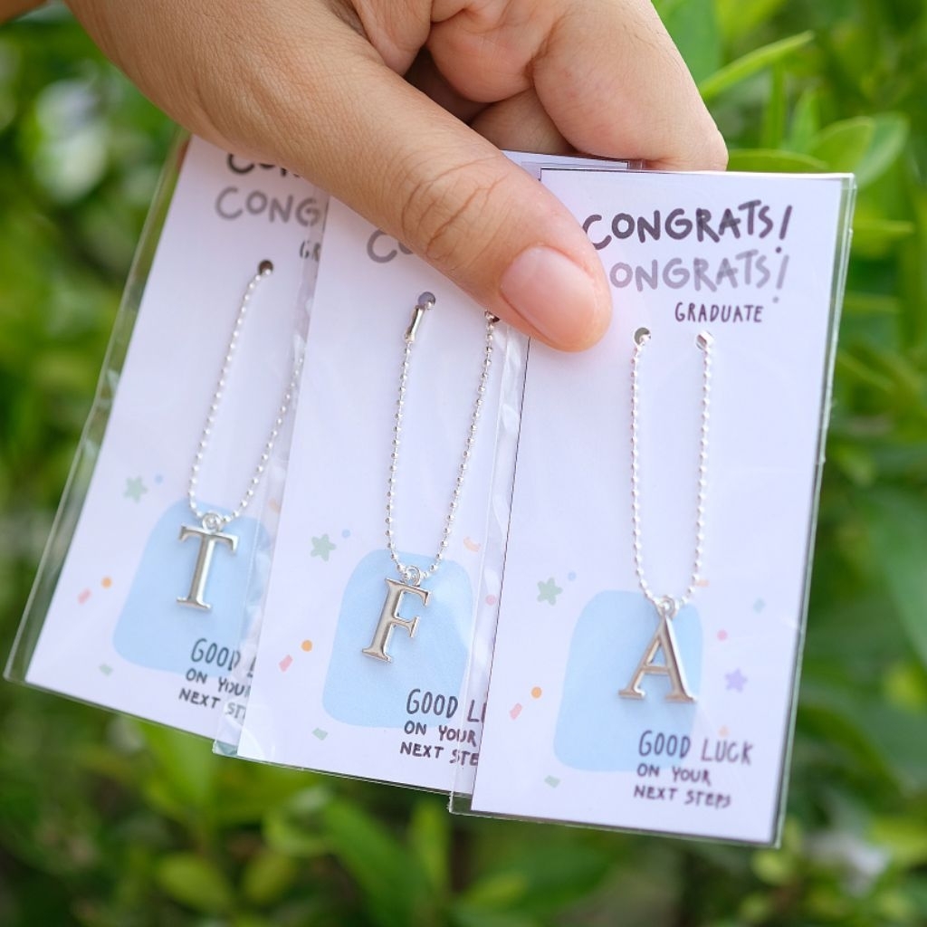 (รุ่นอวบอิ่ม🤭) พวงกุญแจตัวอักษรสีเงิน+โซ่ไข่ปลา พร้อมกระดาษรอง ของขวัญปัจฉิม ของแจกเพื่อน