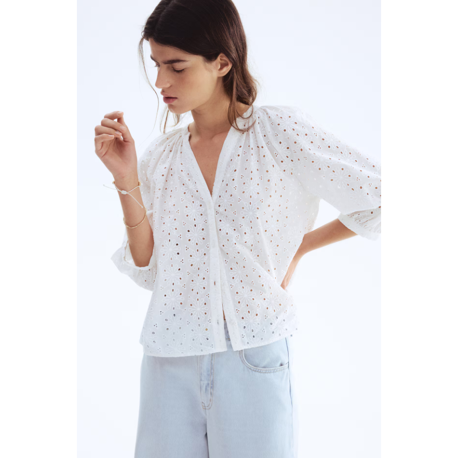 H&M(เอชแอนด์เอ็ม) เสื้อเบลาส์แขนยาวดีไซน์ Broderie anglaise ผู้หญิง 1294732