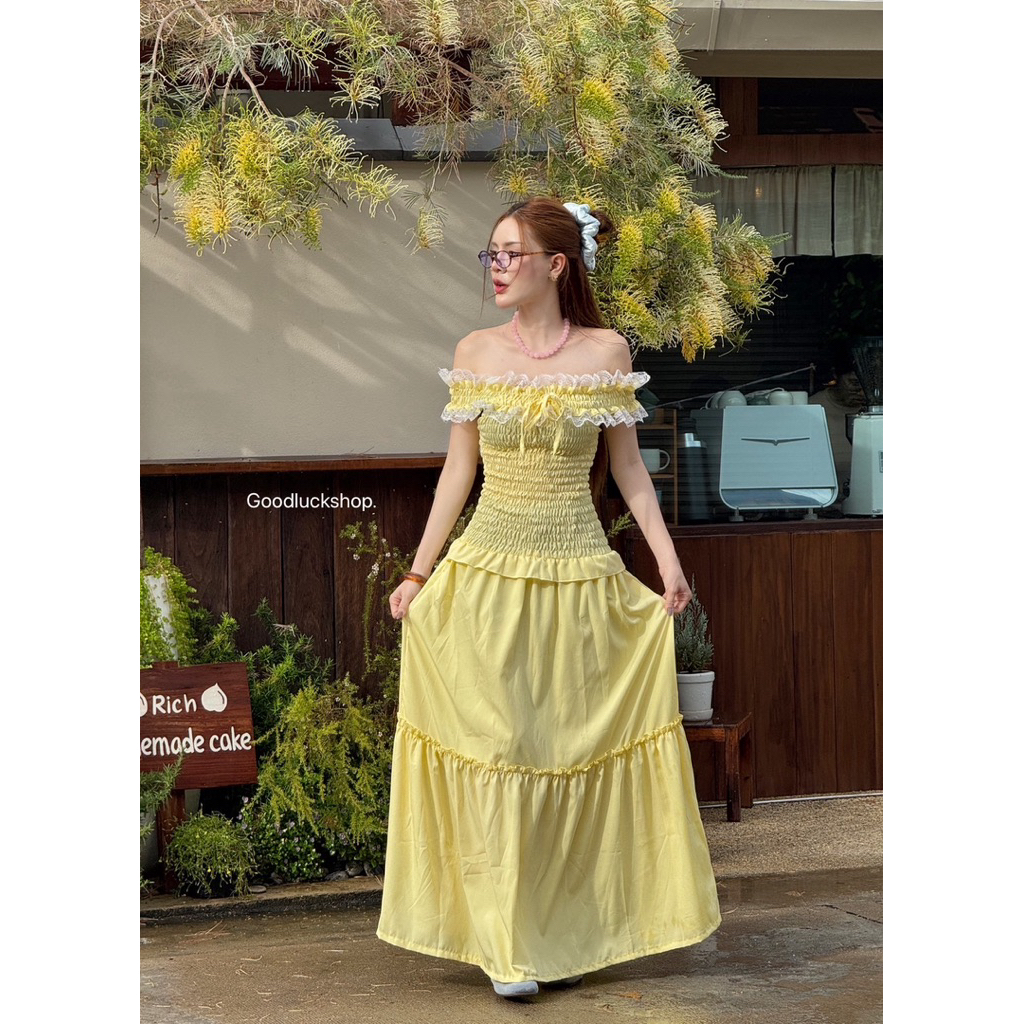 Phapassz - เดรสยาว ใครที่ชอบใส่แนวยาวๆ ฟิวส์เจ้าหญิงเวลาเดินดูกรุ่ยกาย ดีเทลเปิดไหล่ระบายลูกไม้ #Goodluckshop