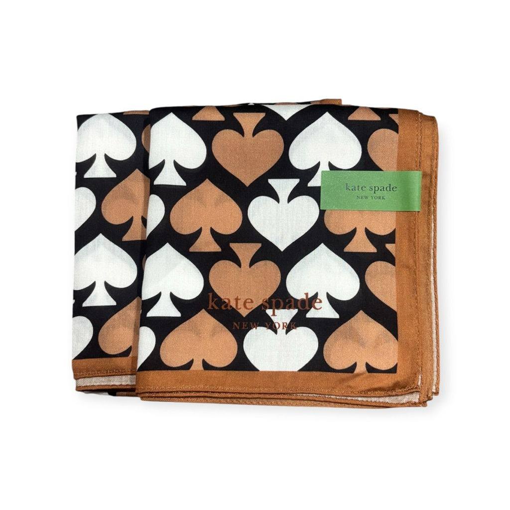 ผ้าเช็ดหน้า Kate Spade ลายหัวใจและโลโก้ spade
