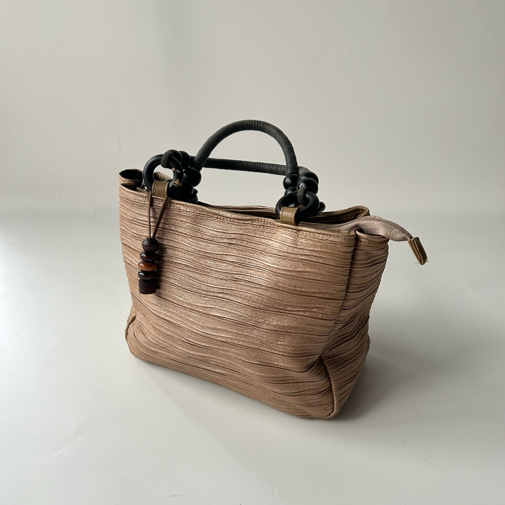 2nd hand pleated bag