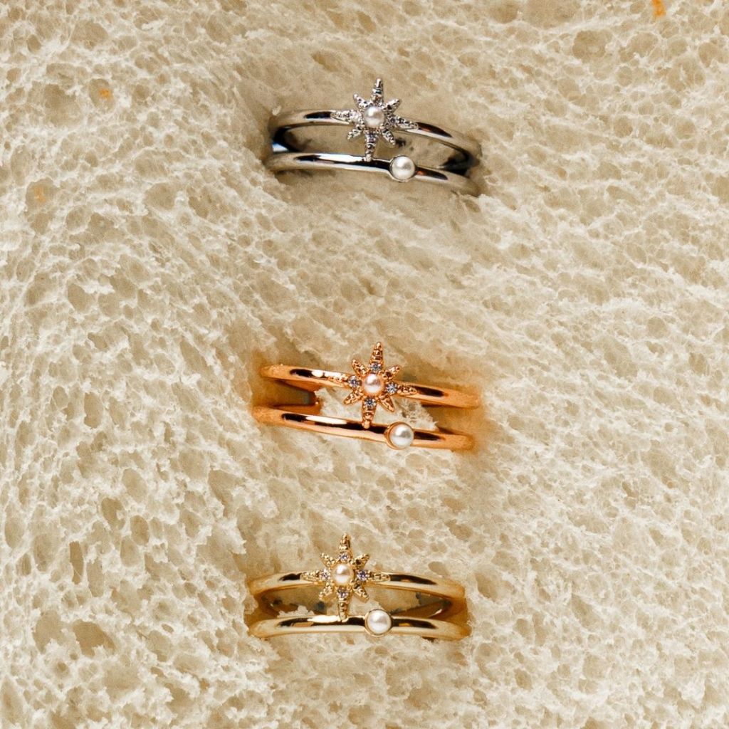Petite Moonlit Ring แหวนประดับดาวและไข่มุก ปรับขนาดได้
