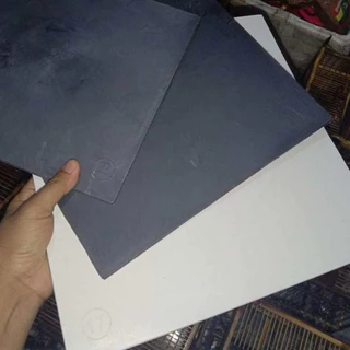 ถาดรองกรงนก พลาสติก ขนาด 17 ซี่ คละสีขาว/ดำ