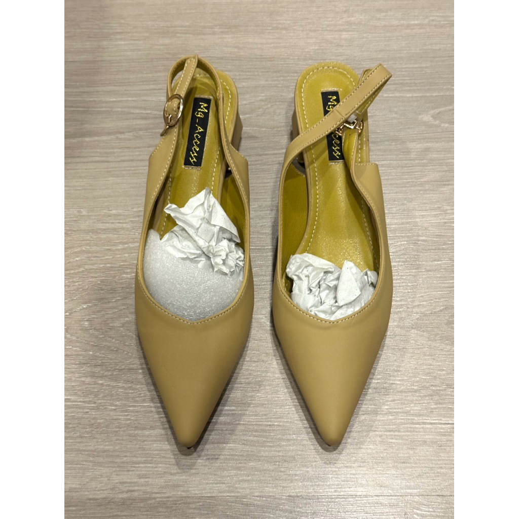 mg access รองเท้าหัวแหลมสี olive size 38