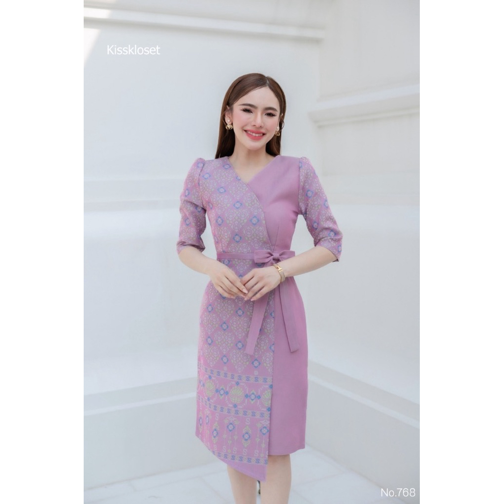 New Collectionชุดที่ทุกคนถามหามาแล้วค่า สีม่วง ผ้าลายสิริราชพัสตราภรณ์ พร้อมส่ง S-M-L-XL-2Xl-3Xl-4Xl-5XL N768