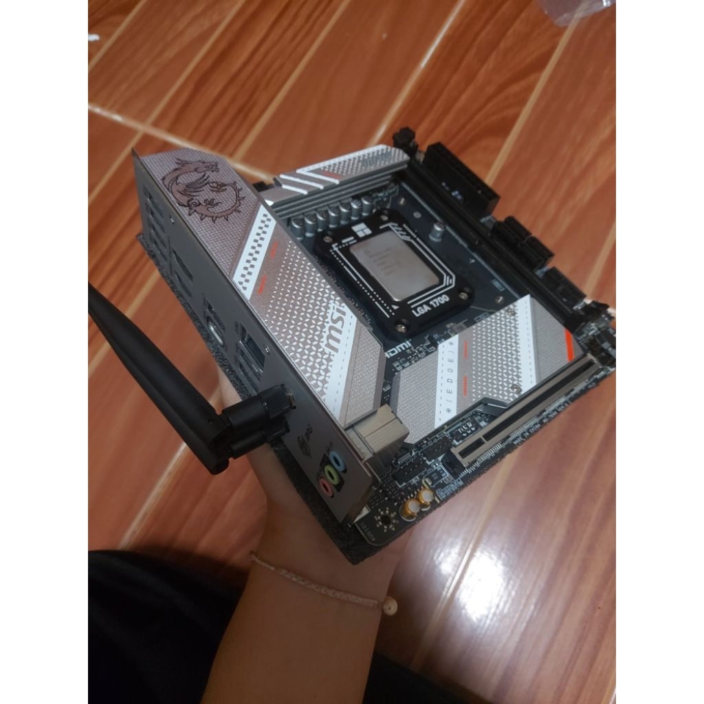 MSI MPG B760I EDGE WIFI DDR5