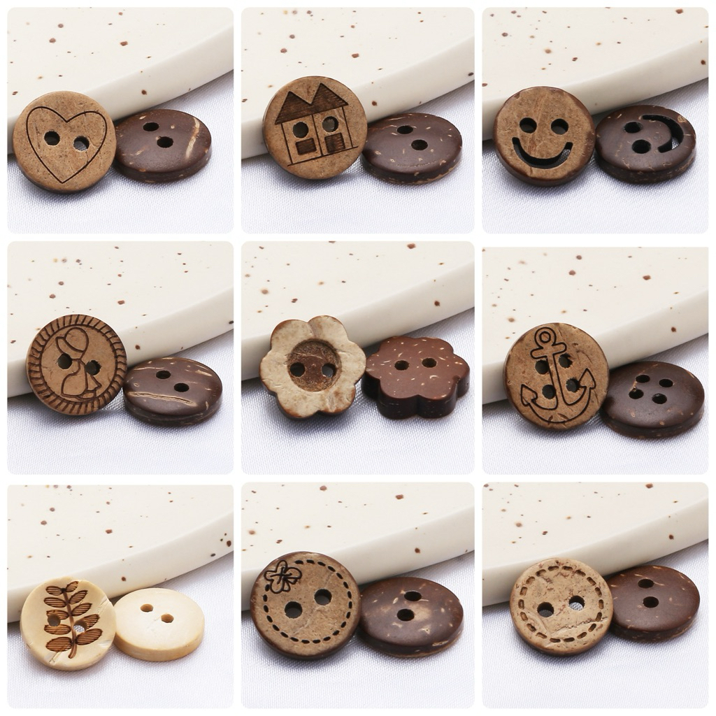 กระดุมไม้ สลักลาย ขนาด 12.5 mm. ขายเป็นเม็ด ขั่นต่ำ 5 เม็ด พร้อมส่งค่ะ