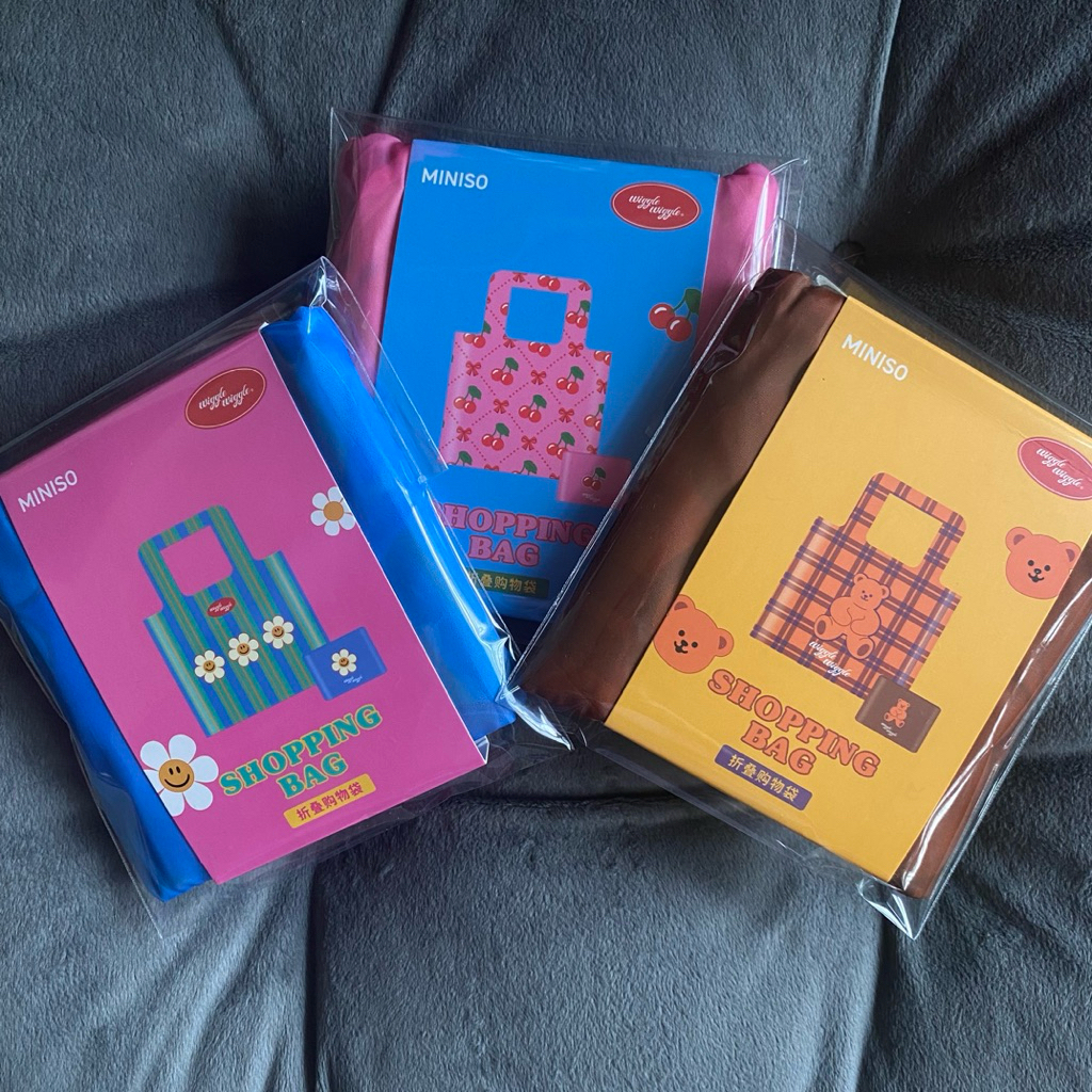 กระเป๋าผ้า wiggles wiggles x miniso China ของแท้ พร้อมส่ง