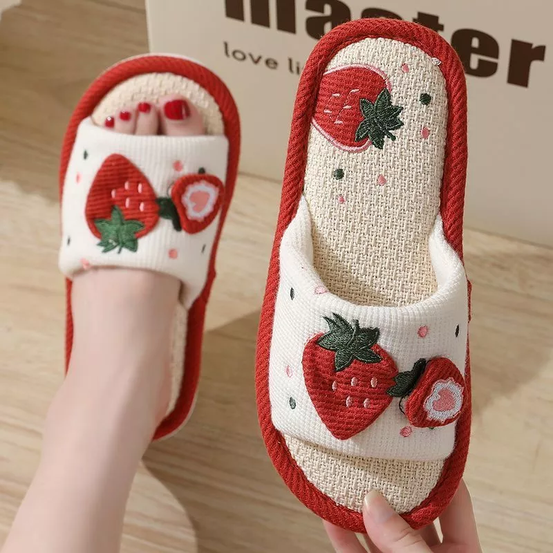 🔆ใหม่🔆(SH-1-33) รองเท้าสลิปเปอร์ ปักลายสตอเบอร์รี่ รองเท้าผ้าใส่เดินในบ้าน พื้นกันลื่น ชายและหญิง