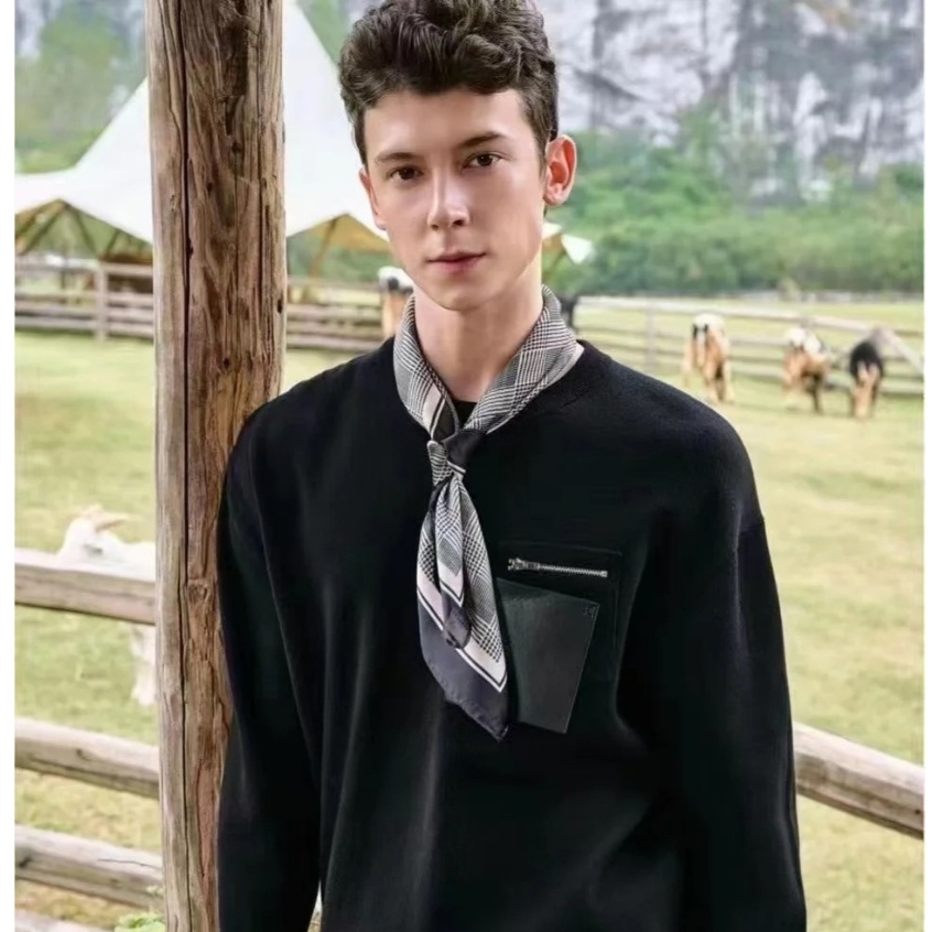 Houndstooth Shinori Scarf for the Modern Man  ผ้าพันคอลายชิโนริ ฮาวด์สทูธ คลาสสิค เรียบ เท่