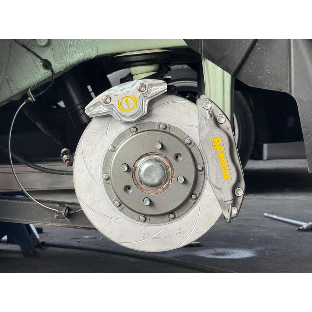 ชุดเบรคหลัง AP racing 7600 พร้อมปั้มเบรคมือแยก สำหรับล้อ 15”-18”