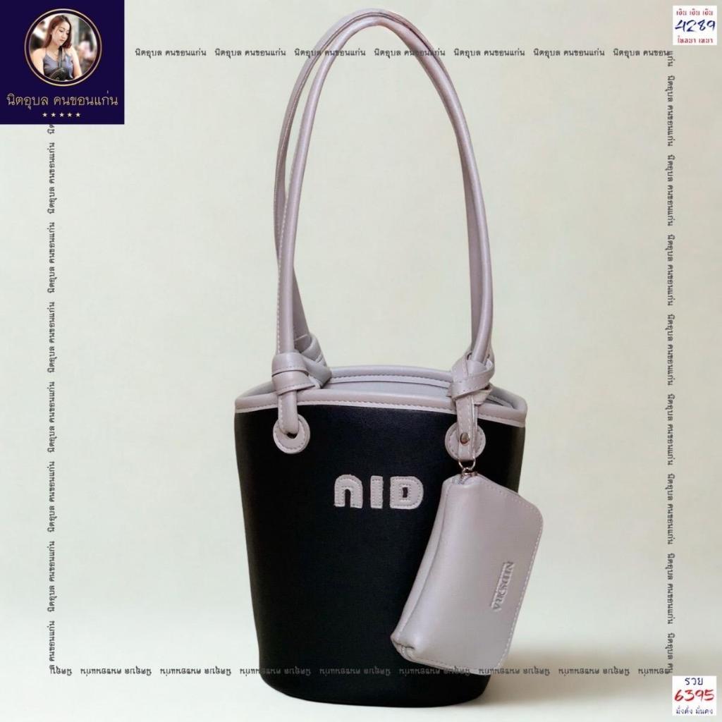 899 กระเป๋ารุ่นหูผูก NIDORA งานแท้ รุ่นใบกลาง  ขนาด กว้าง 9 นิ้ว สูง 9 นิ้ว หนา 5 นิ้ว งานหนังหนาสวย