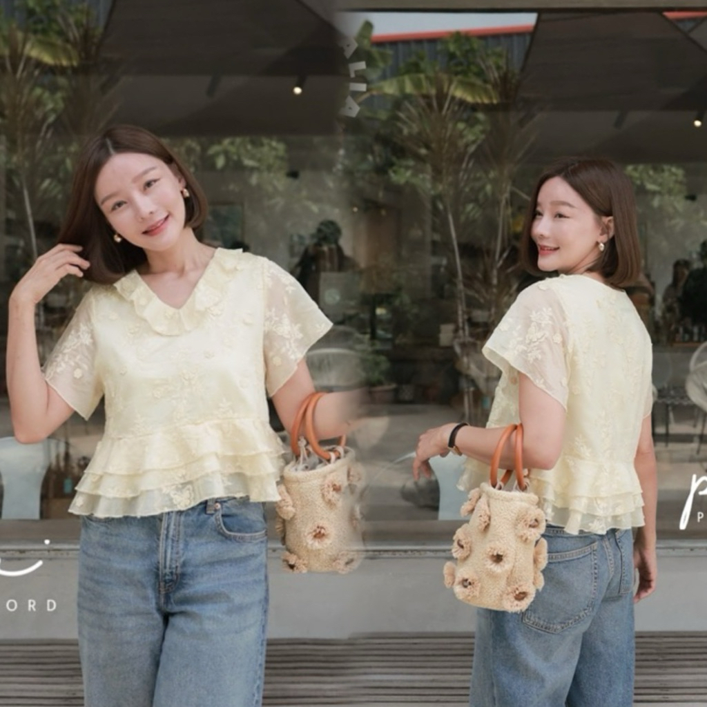 Password 6253 •เสื้อคอวีชายระบายผ้าออแกนซ่าผสมคอตตอน APPLECLOSET