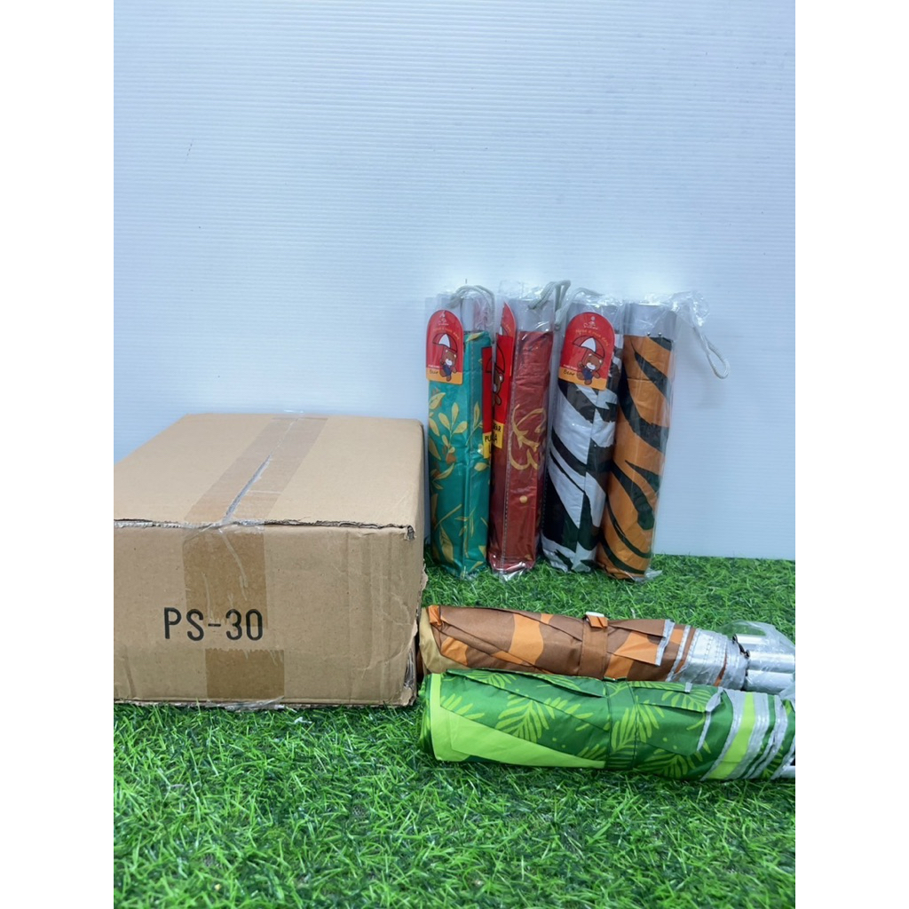 ( ร่ม ยกโหล )ร่มพับ3ตอน UV สีพื้นลายการ์ตูน พกพาสะดวก ร่มพับกันฝน หน้าฝนต้องมี  ด้ามจับรูปน้องหมี พร้อมสายคล้องมือ