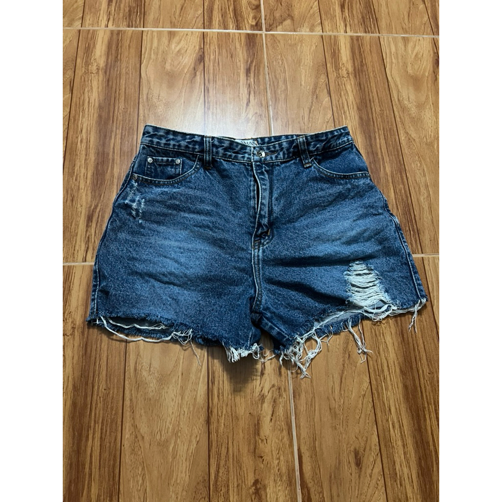 ส่งต่อกางเกงยีนส์ขาสั้น ป้าย SARAN