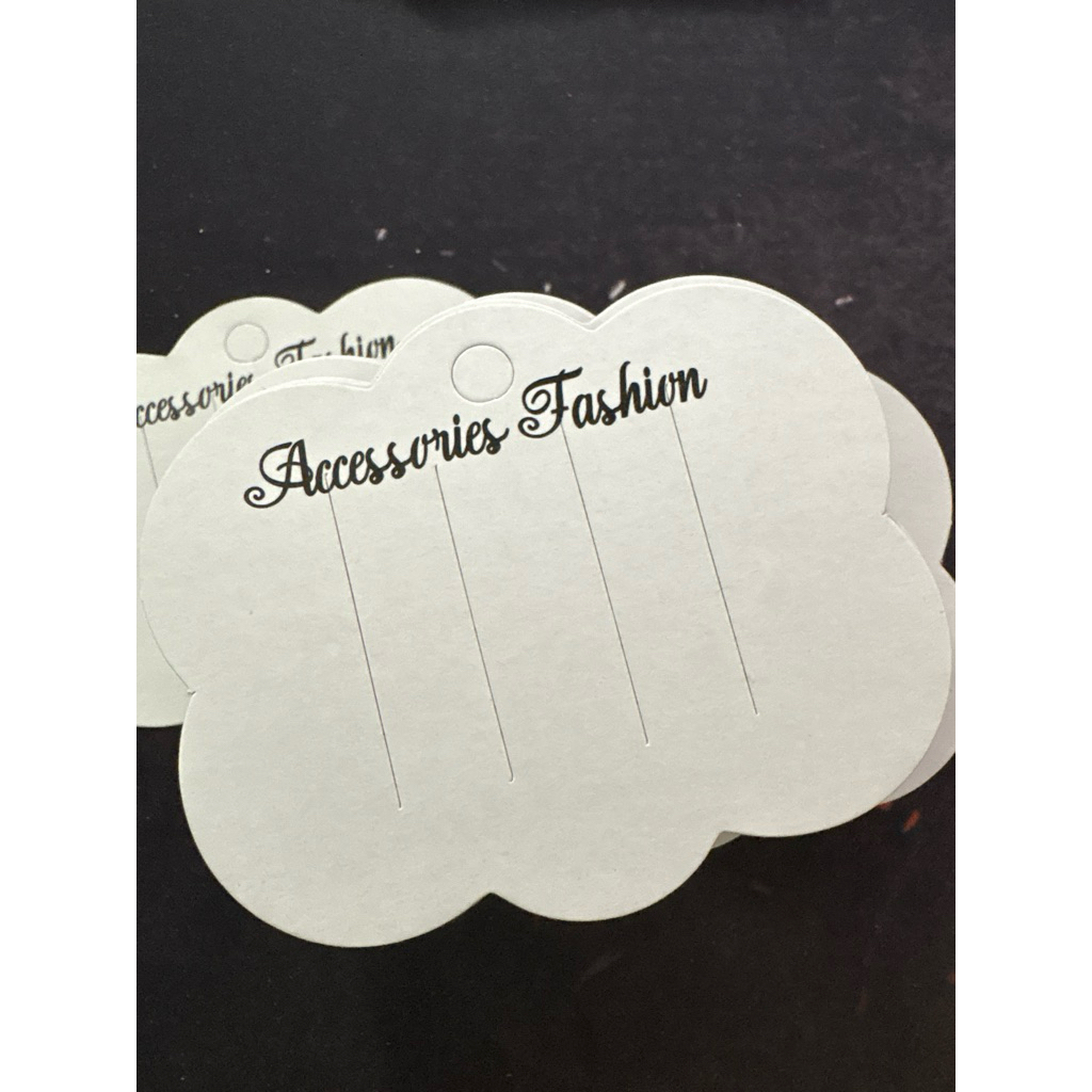 เมฆ แผงกิ๊บ ผ่า 4  Acc fashion เมฆ สีขาว 50 ใบ หรือ 100 ต่อ 1 ก้อน ขนาด 7*8.5 ซม.