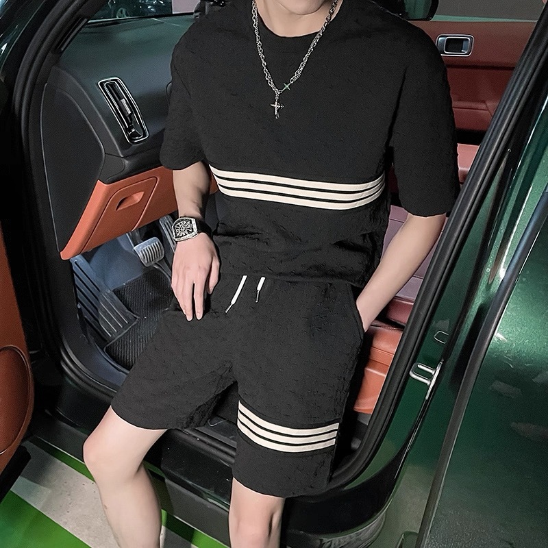 ชุดแฟชั่น ชุดอินเทรนด์2025 เสื้อผ้าแฟชั่นผู้ชาย ชุดเซท🔥เสื้อ+กางเกงขาสั้น ใส่สบายผ้านิ่ม ผ้าวาฟเฟิล สีขาว/สีดำ - รูปที่ 6