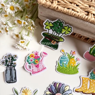 ตัวรีด ลายดอกไม้ DIY ตกแต่ง ปักผ้า ติดเสื้อ/กระเป๋า ตกแต่ง กาวพร้อมติด ละลายติดเนื้อผ้าเมื่อโดนความร้อน