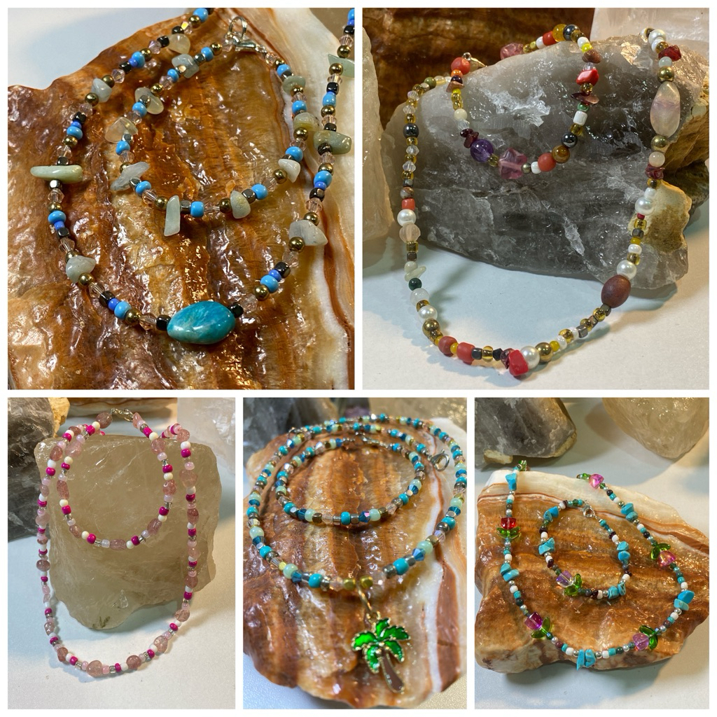 สร้อยคอหินมงคล ประดับด้วยลูกปัดสยามและลูกปัดคริสตัล inbox เพื่อแจ้งขนาดกับทางร้านก่อนสั่งซื้อนะคะ