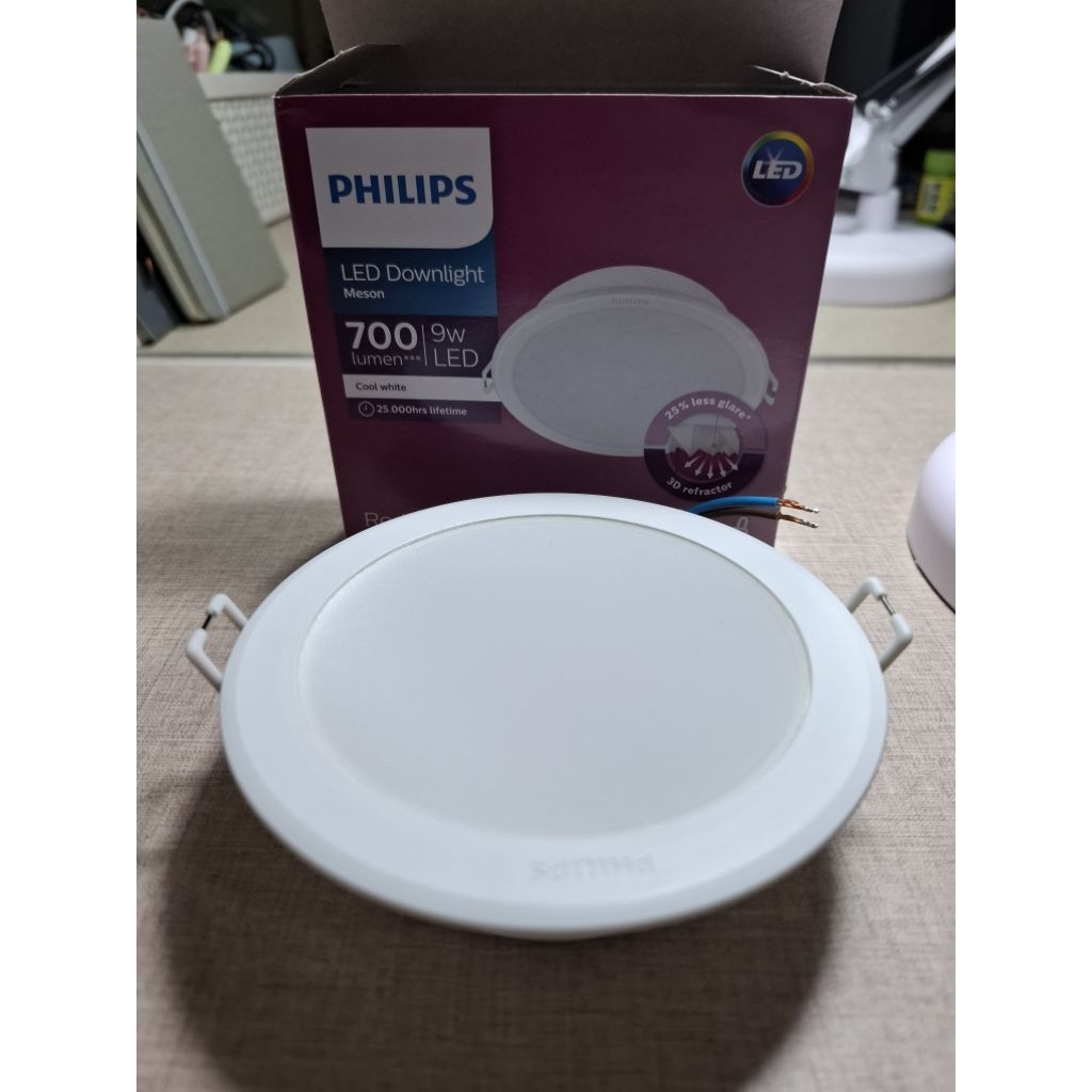 ไฟดาวไลน์ 9w philips