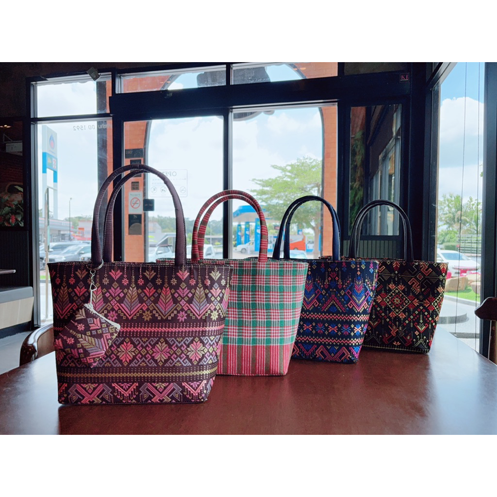 กระเป๋าผ้าไทย 119 บาท คละลายไทยสวย  ราคาโรงงานผลิต