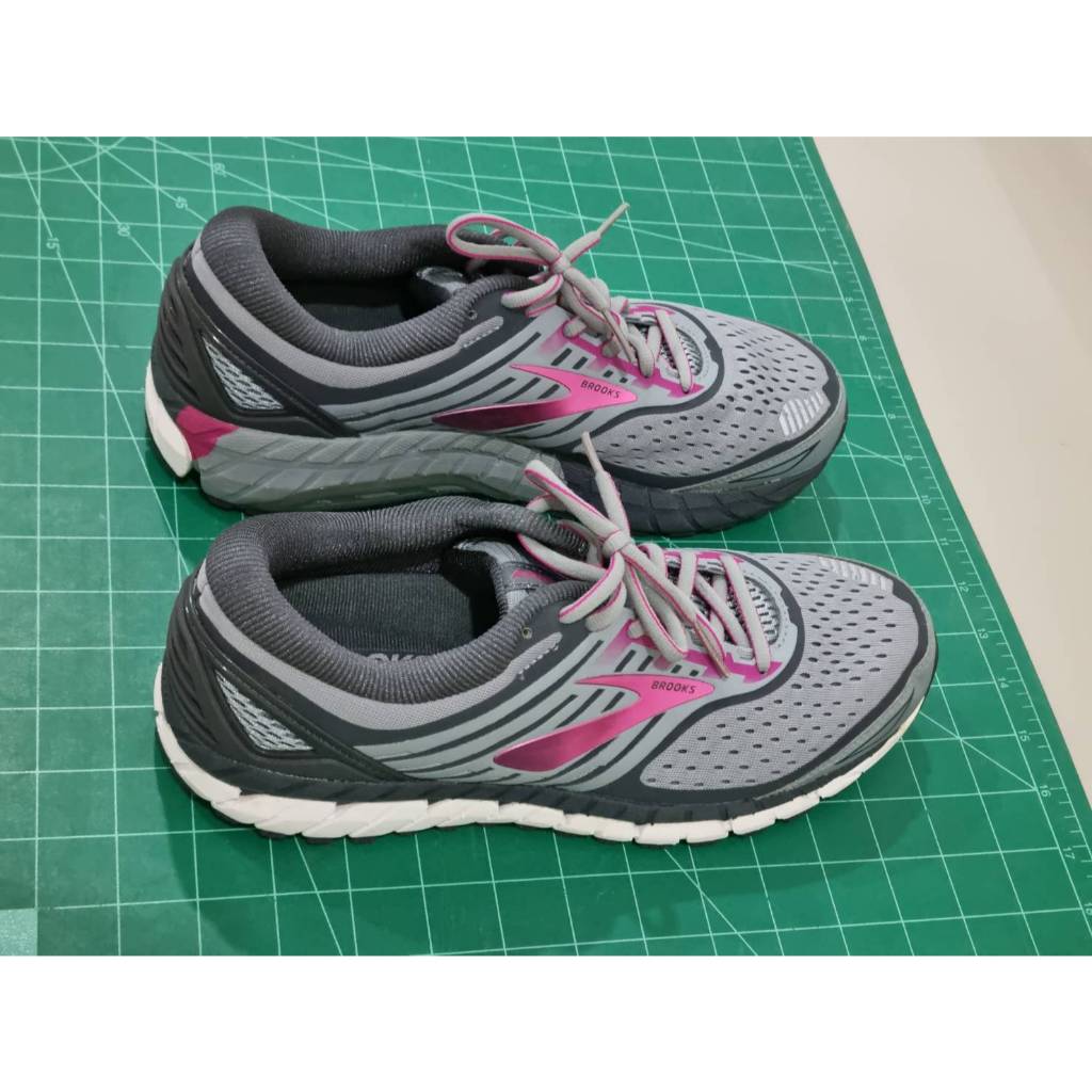 Brooks Ariel 18 (บรูคซ์) รองเท้าวิ่ง Size EU 43/USA 11 [สินค้ามือสองสภาพดี]